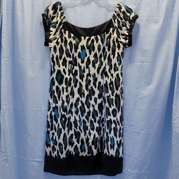 Woman's Signature by Robbie Bee Dress Size 8 Color Black & White - Picture 2 of 4